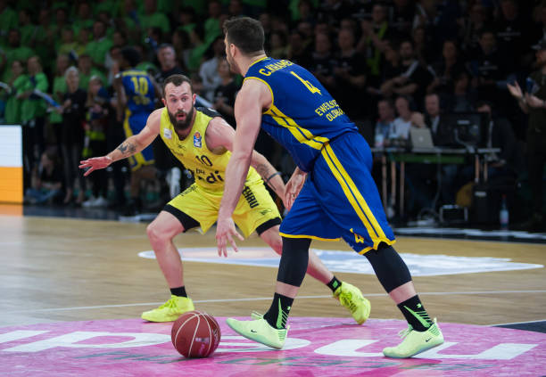 是球队锋线 是球队锋线