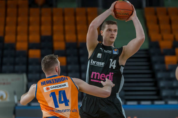 在经历财政 在经历财政